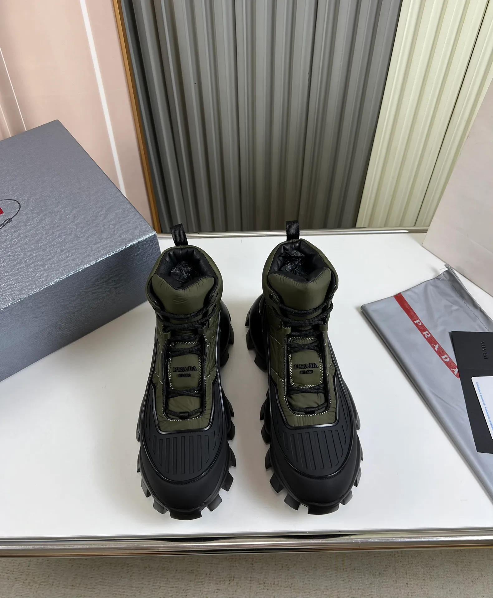 Men's shoes 💰620💰 [PRADA] Autumn and winter hot men's shoes shipped 👏Official website synchronized ⬆️Original fly-knit film fabric + cowhide lining, 1⃣️:1⃣️reproduction, original sole, 38-45 (45. Customized, non-refundable)